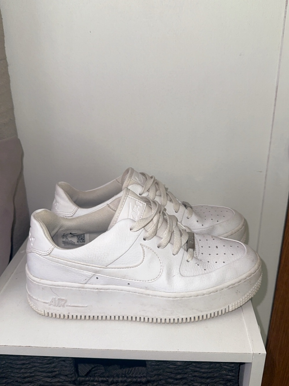Nike White Women's Low-Top Leather Sneakers